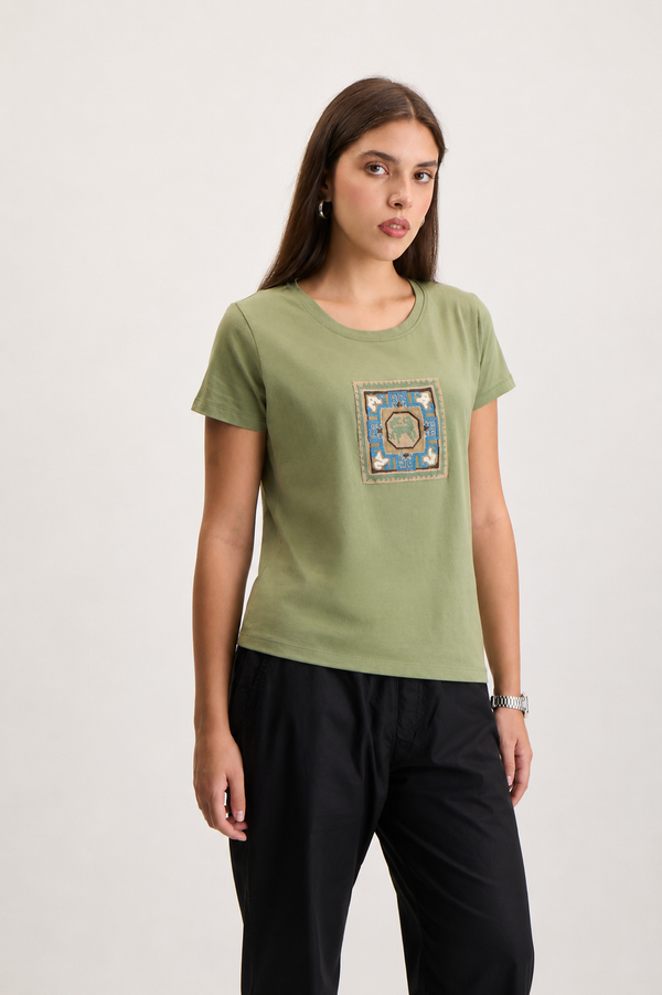 Green embroidey tshirt