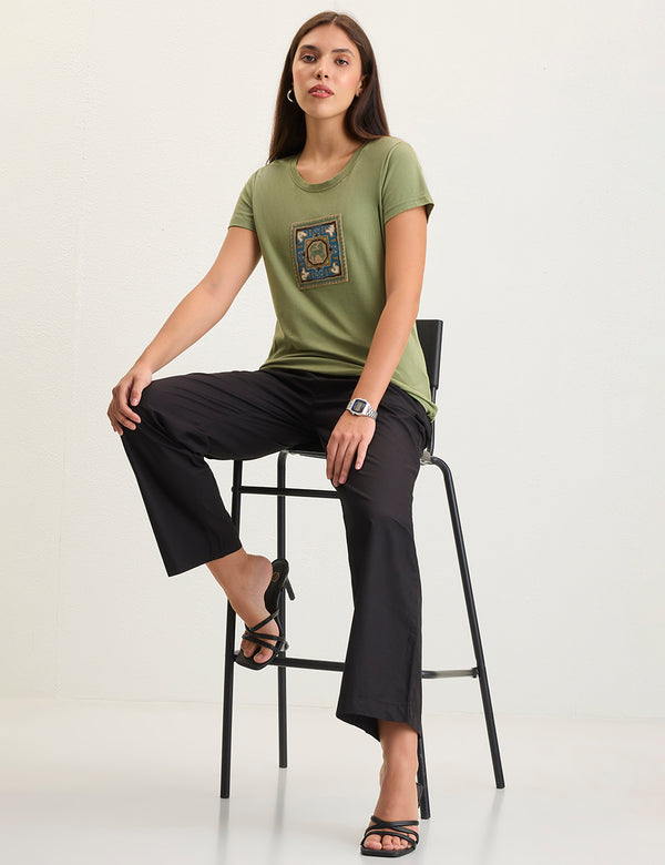 Green embroidey tshirt
