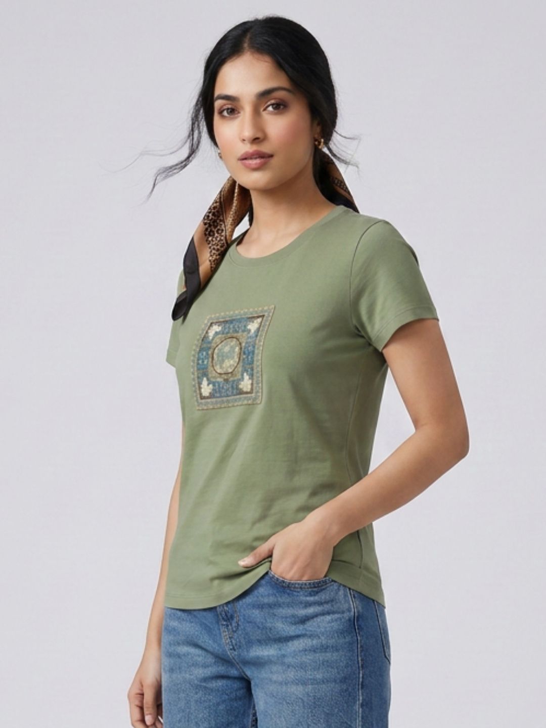 Green embroidey tshirt