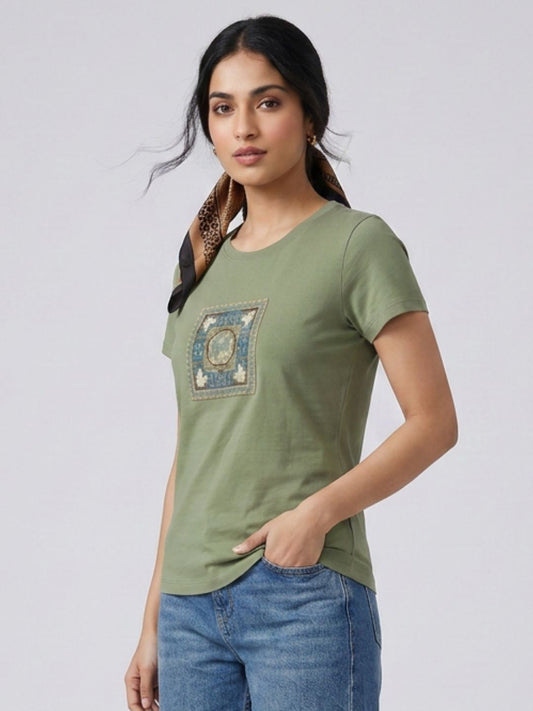 Green embroidey tshirt