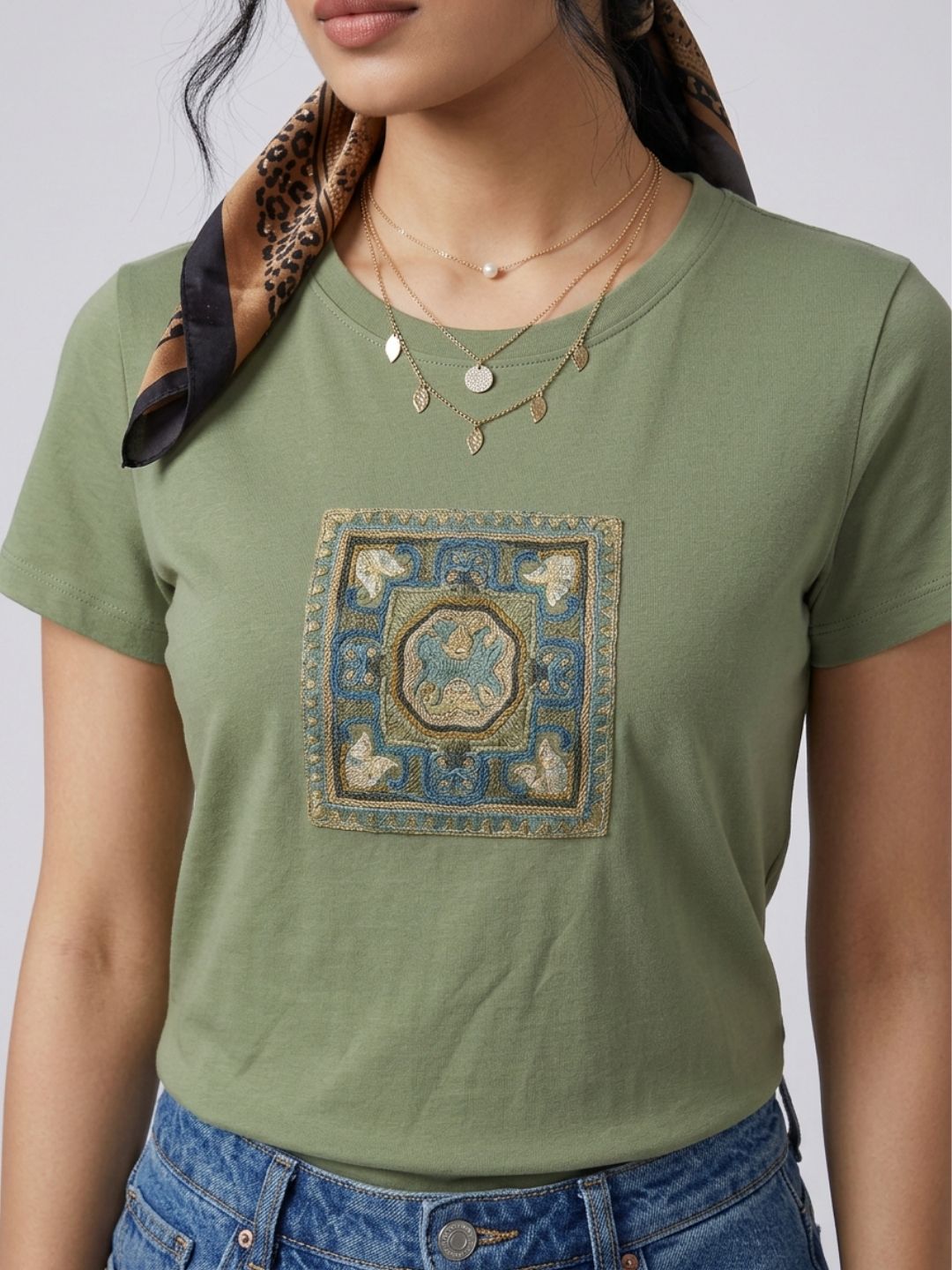 Green embroidey tshirt