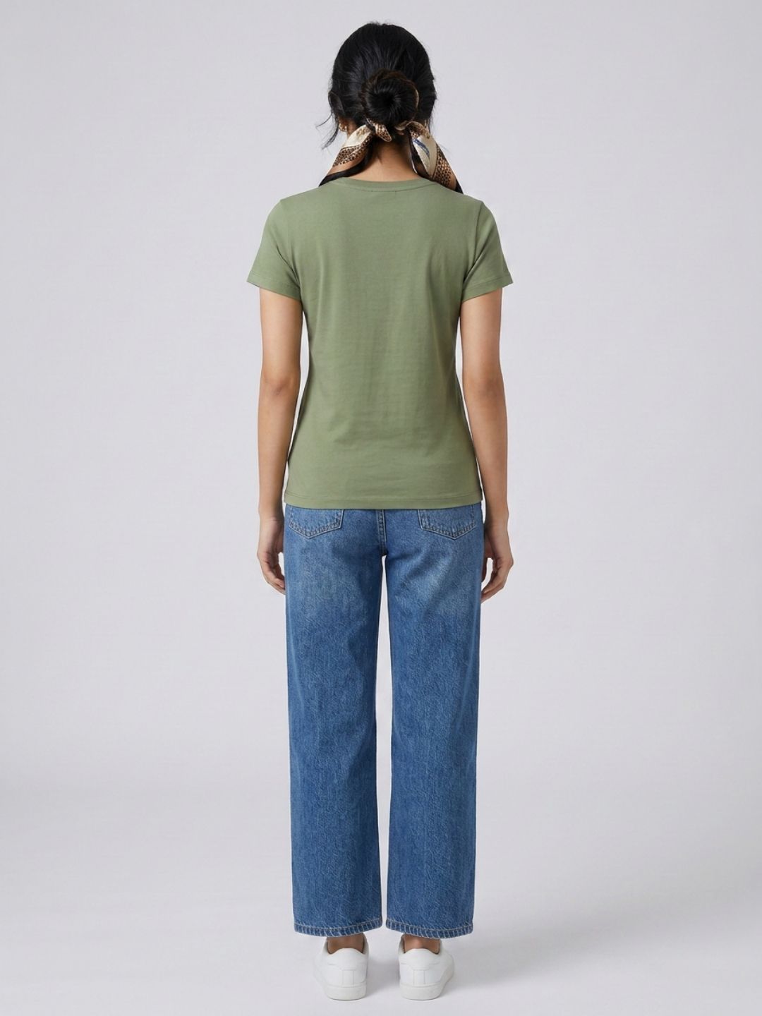 Green embroidey tshirt